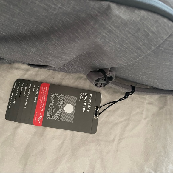 Peak Design Everyday Backpack - Ash - 20L V2 - Picture 5 of 5